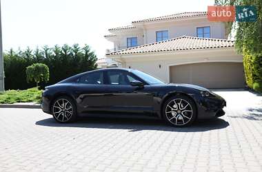 Седан Porsche Taycan 2023 в 