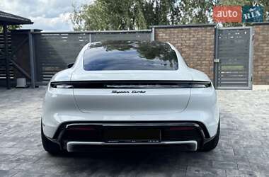 Седан Porsche Taycan 2020 в 