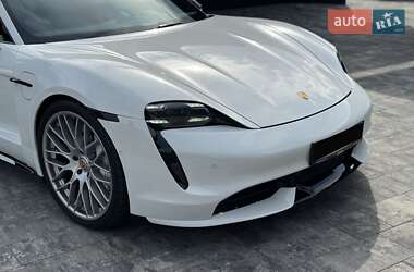 Седан Porsche Taycan 2020 в 