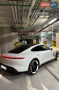 Седан Porsche Taycan 2020 в 