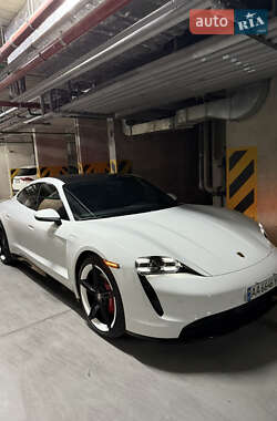 Седан Porsche Taycan 2020 в 