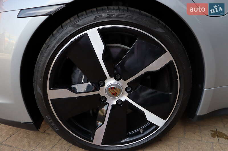 Седан Porsche Taycan 2021 в Львове
