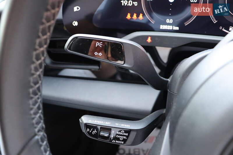 Седан Porsche Taycan 2021 в Львове