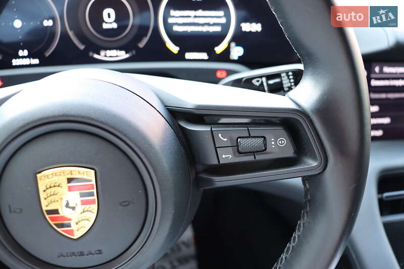 Седан Porsche Taycan 2021 в Львове