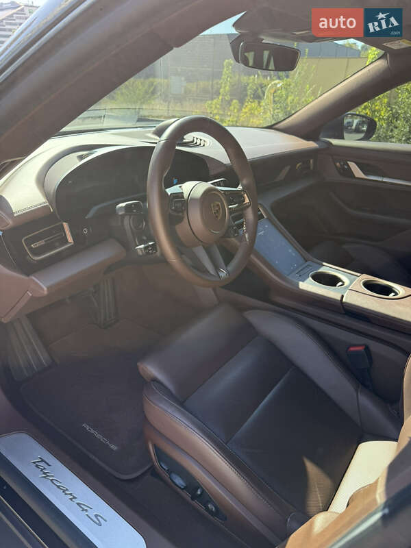 Седан Porsche Taycan 2020 в Дніпрі