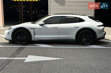 Седан Porsche Taycan 2021 в 
