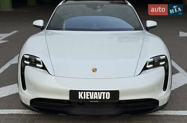 Седан Porsche Taycan 2021 в 