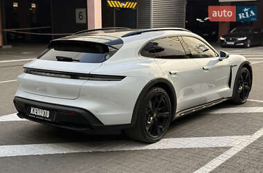 Седан Porsche Taycan 2021 в 
