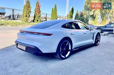 Седан Porsche Taycan 2020 в 