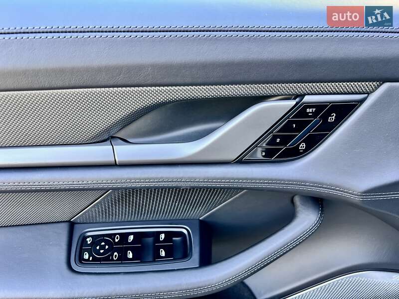 Седан Porsche Taycan 2020 в Киеве фото 21 Седан Porsche Taycan 2020 в Киеве