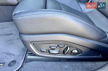 Седан Porsche Taycan 2020 в 
