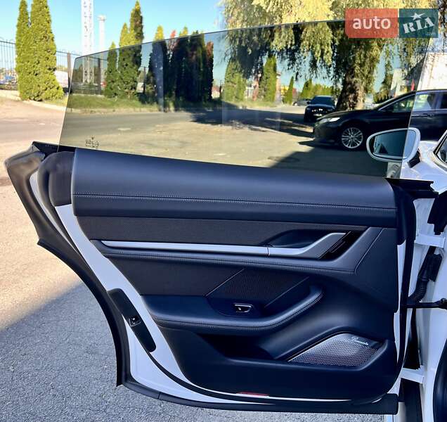 Седан Porsche Taycan 2020 в Киеве фото 29 Седан Porsche Taycan 2020 в Киеве