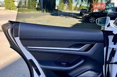 Седан Porsche Taycan 2020 в 