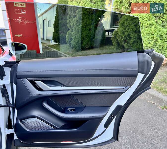 Седан Porsche Taycan 2020 в Киеве фото 56 Седан Porsche Taycan 2020 в Киеве