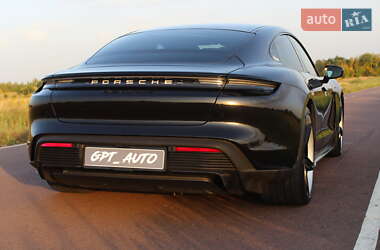 Седан Porsche Taycan 2021 в 