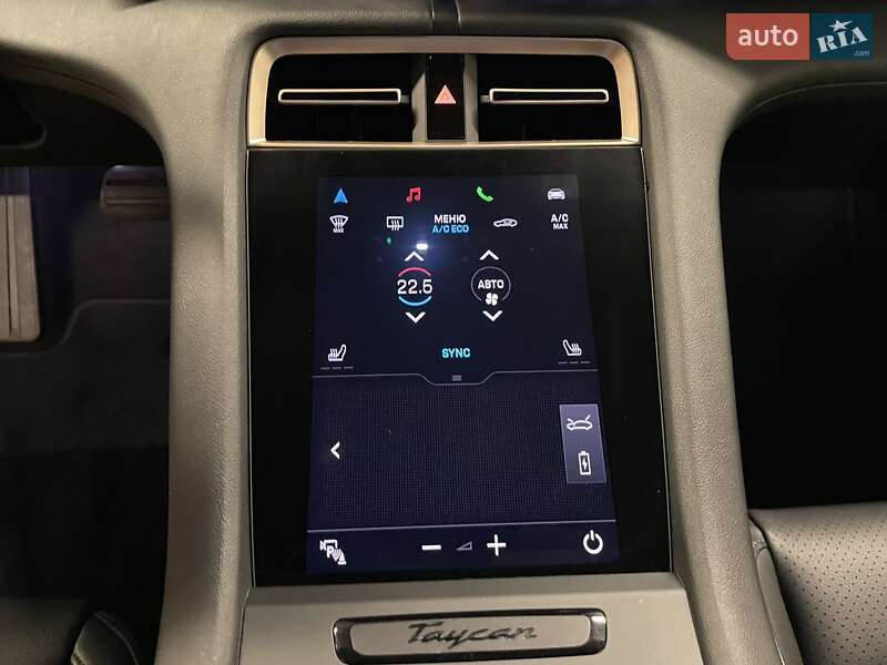 Седан Porsche Taycan 2023 в Киеве