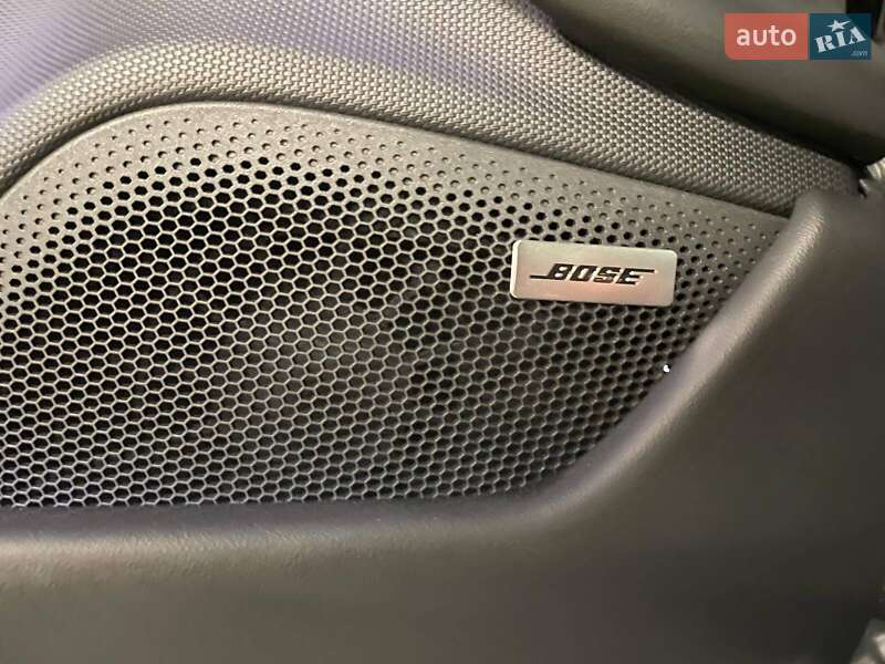 Седан Porsche Taycan 2023 в Киеве