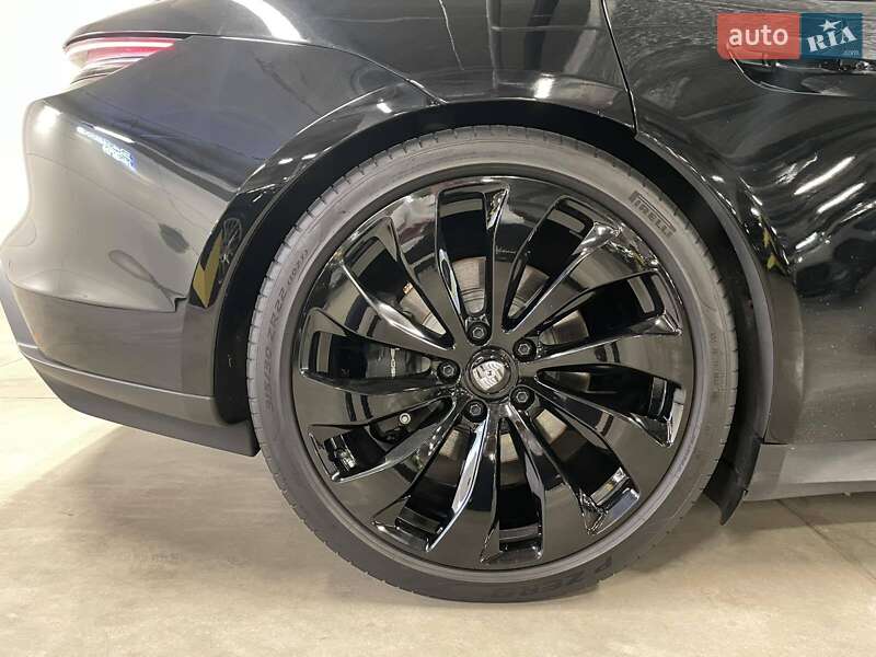 Седан Porsche Taycan 2023 в Киеве