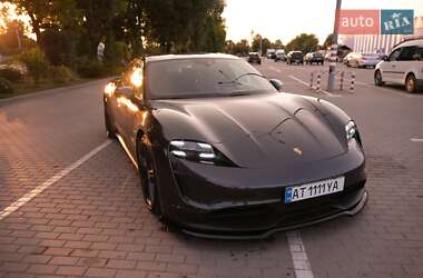 Седан Porsche Taycan 2020 в 