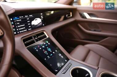 Седан Porsche Taycan 2020 в 
