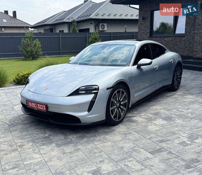 Седан Porsche Taycan 2021 в 