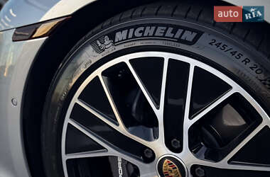 Седан Porsche Taycan 2021 в Киеве