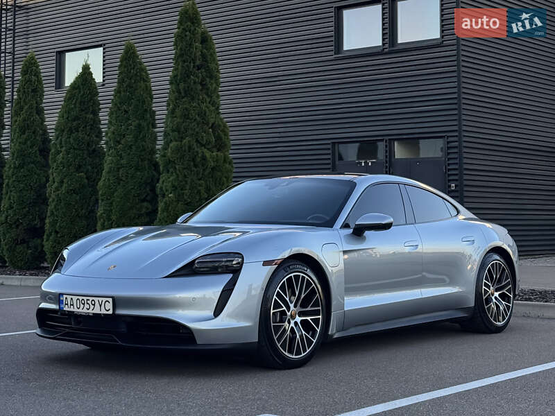 Седан Porsche Taycan 2021 в 