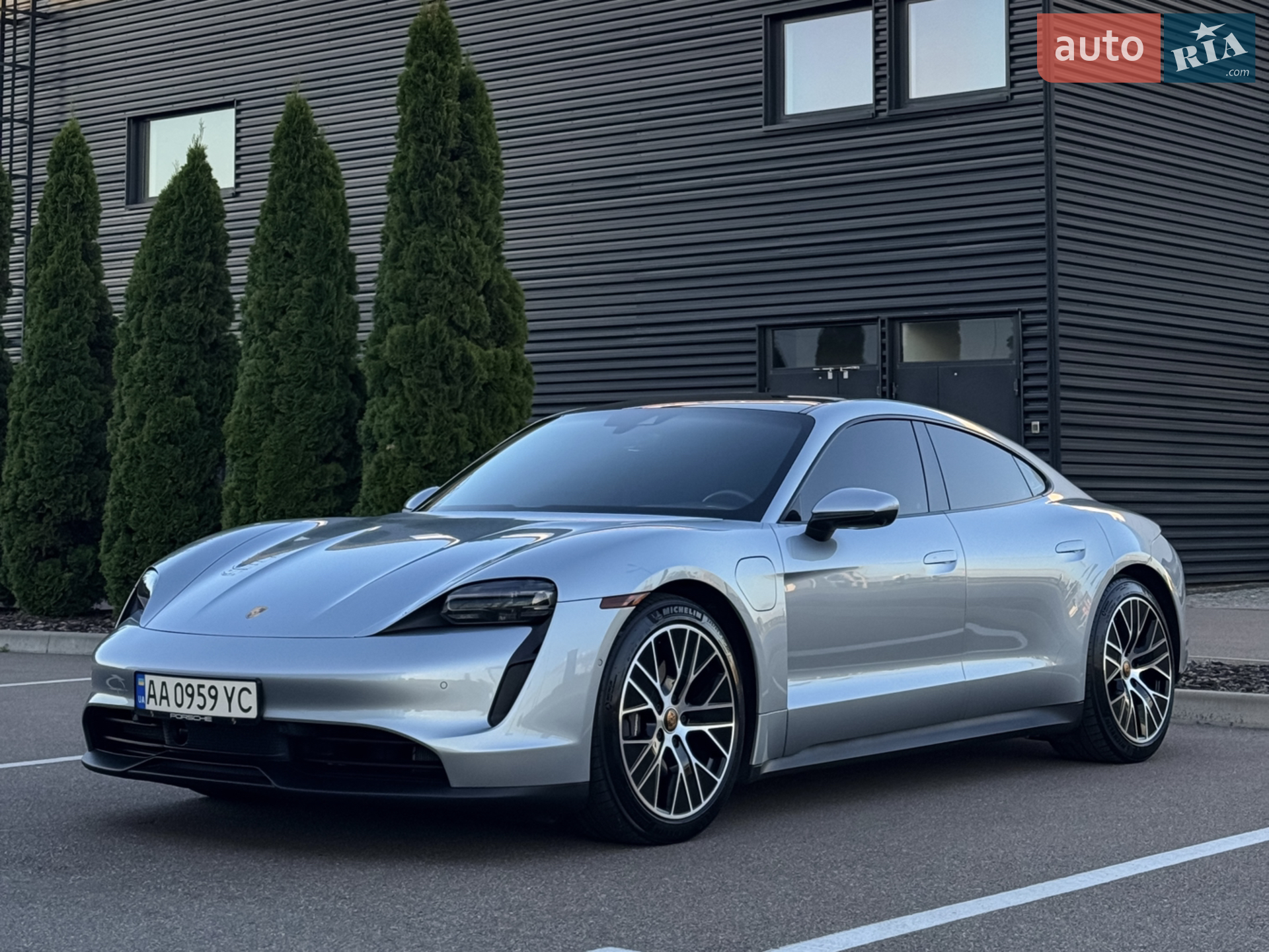 2021 Porsche Taycan - мініатюра 3