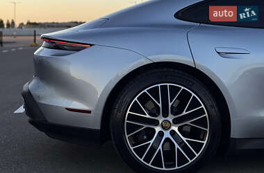 Седан Porsche Taycan 2021 в Киеве