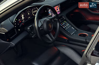Седан Porsche Taycan 2021 в Киеве
