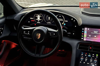 Седан Porsche Taycan 2021 в Киеве