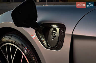 Седан Porsche Taycan 2021 в Киеве