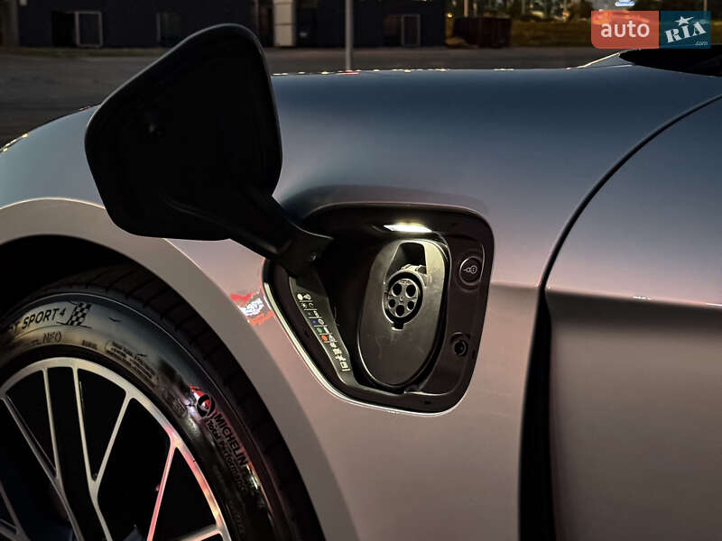 Седан Porsche Taycan 2021 в Киеве фото 50 Седан Porsche Taycan 2021 в Киеве