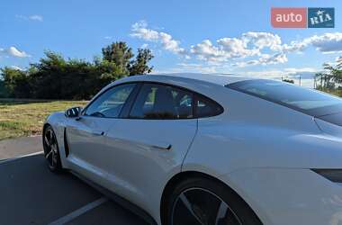 Седан Porsche Taycan 2020 в 