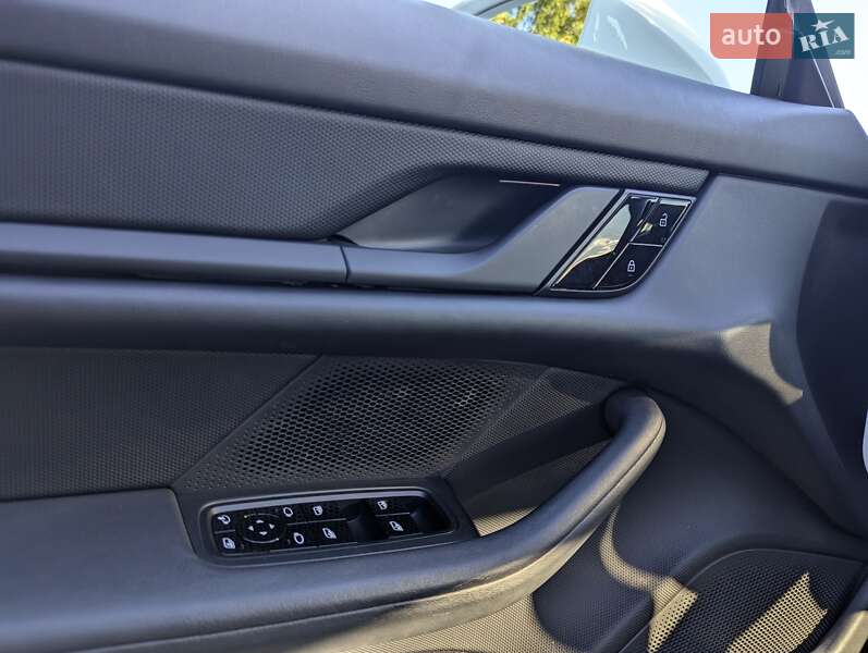 Седан Porsche Taycan 2020 в Киеве фото 12 Седан Porsche Taycan 2020 в Киеве