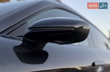 Седан Porsche Taycan 2022 в 