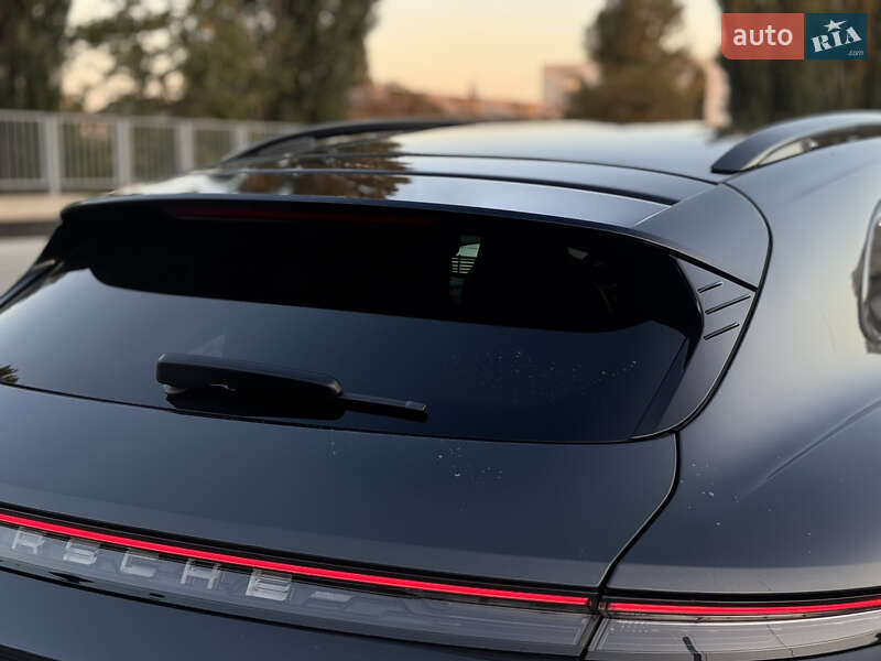 Седан Porsche Taycan 2022 в Киеве