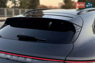 Седан Porsche Taycan 2022 в 