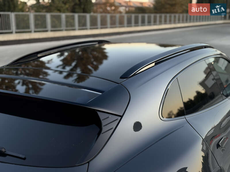 Седан Porsche Taycan 2022 в Киеве