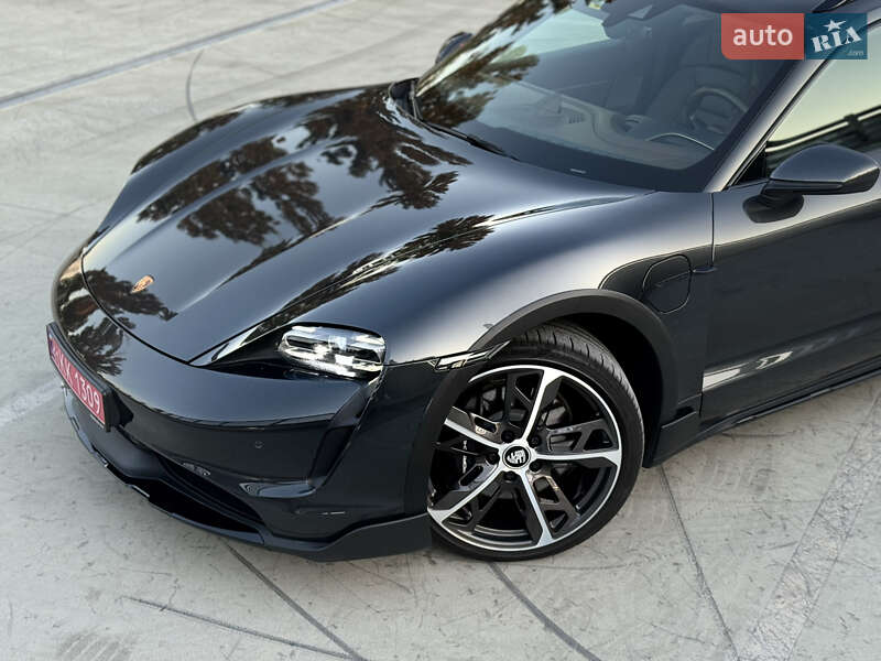 Седан Porsche Taycan 2022 в Киеве