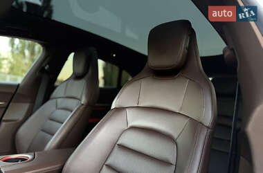 Седан Porsche Taycan 2022 в 