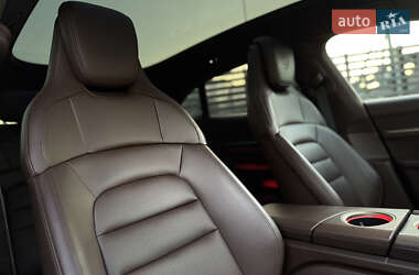 Седан Porsche Taycan 2022 в 