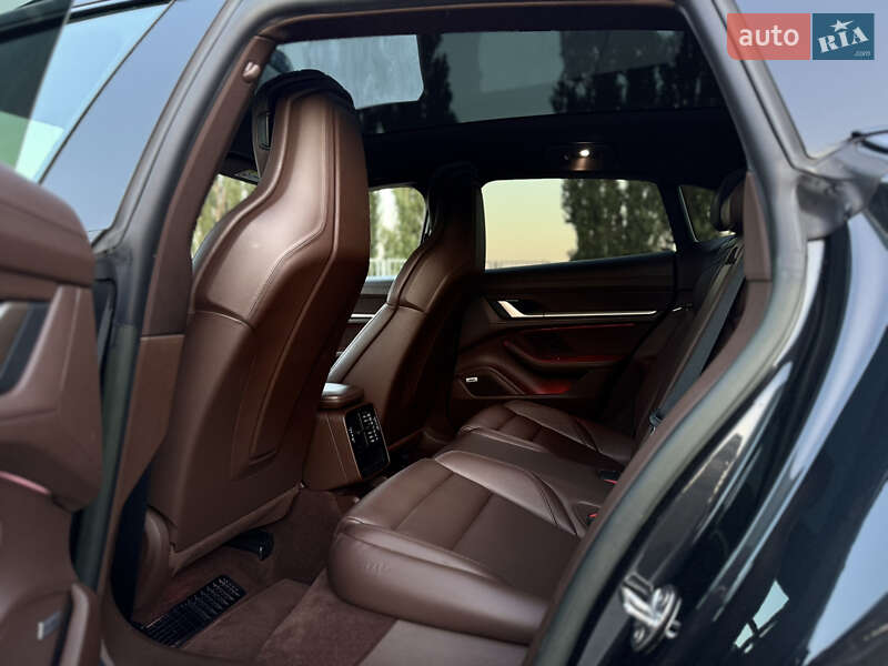 Седан Porsche Taycan 2022 в Киеве