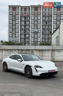 Седан Porsche Taycan 2020 в 