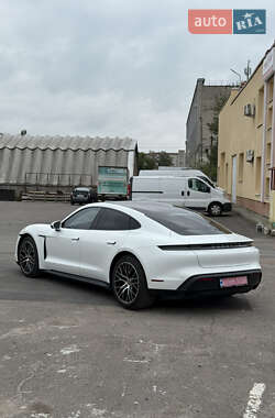 Седан Porsche Taycan 2020 в 