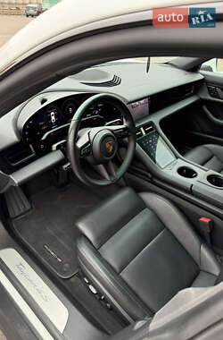 Седан Porsche Taycan 2020 в 