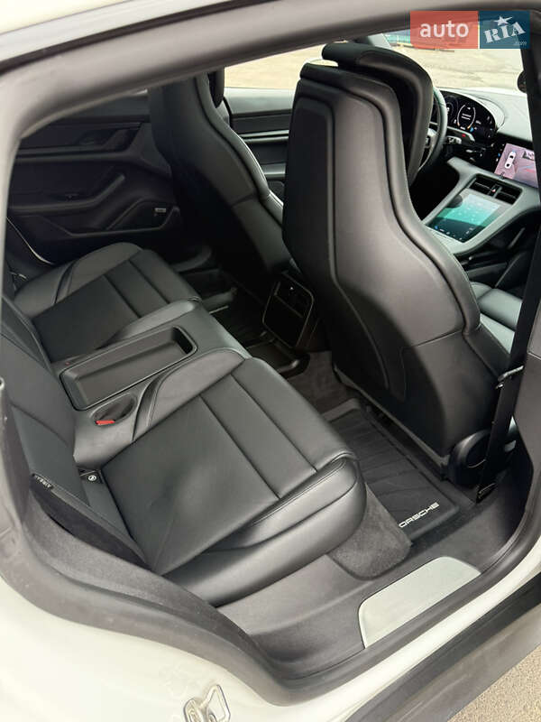 Седан Porsche Taycan 2020 в Луцке фото 29 Седан Porsche Taycan 2020 в Луцке