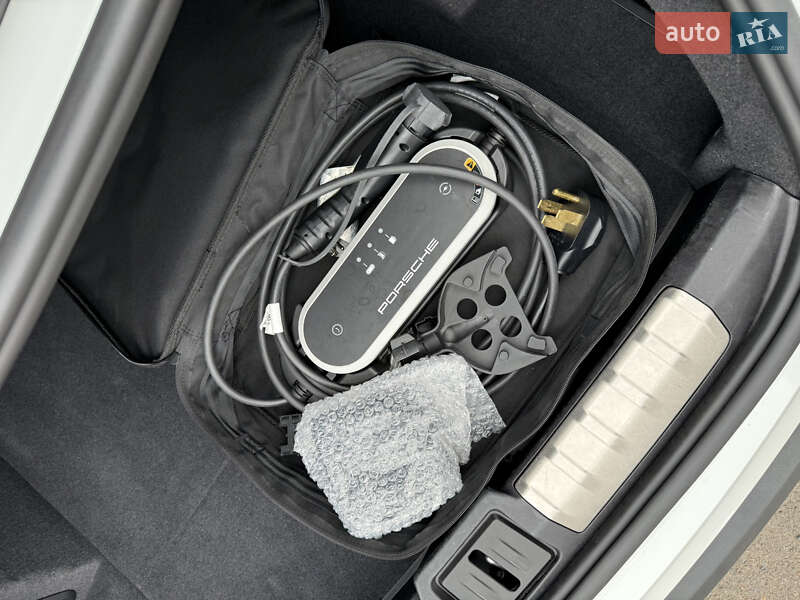 Седан Porsche Taycan 2020 в Луцке фото 32 Седан Porsche Taycan 2020 в Луцке