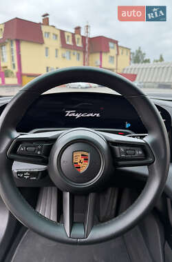 Седан Porsche Taycan 2020 в 