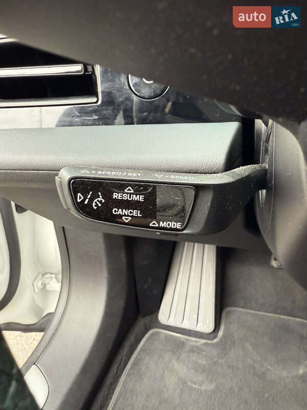 Седан Porsche Taycan 2020 в Луцке фото 40 Седан Porsche Taycan 2020 в Луцке